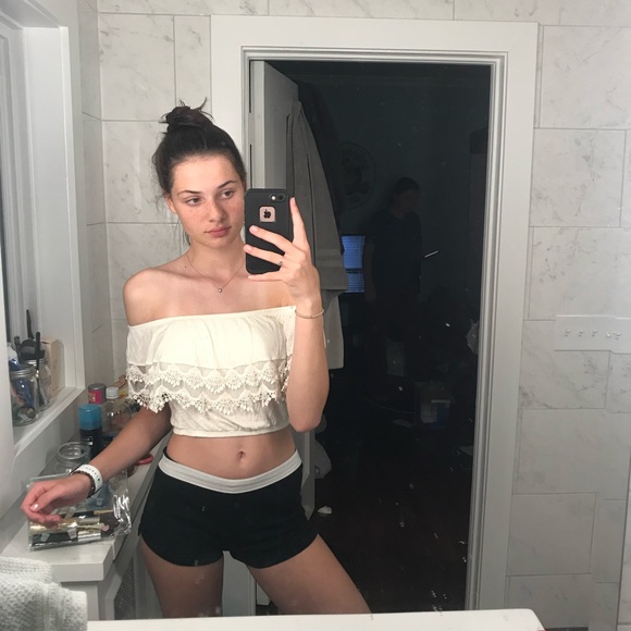 Ivory off the shoulder top - Picture 2 of 4